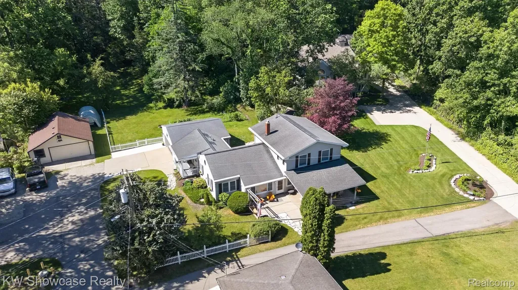 612 Sunrise Park Genoa Township MI 48843
