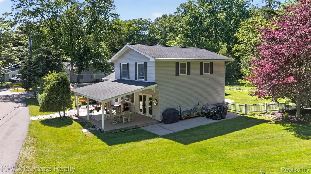 612 Sunrise Park Genoa Township MI 48843