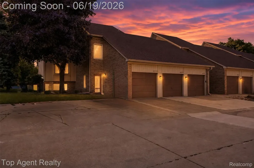 42374 Lochmoor Street Clinton Charter Township MI 48038