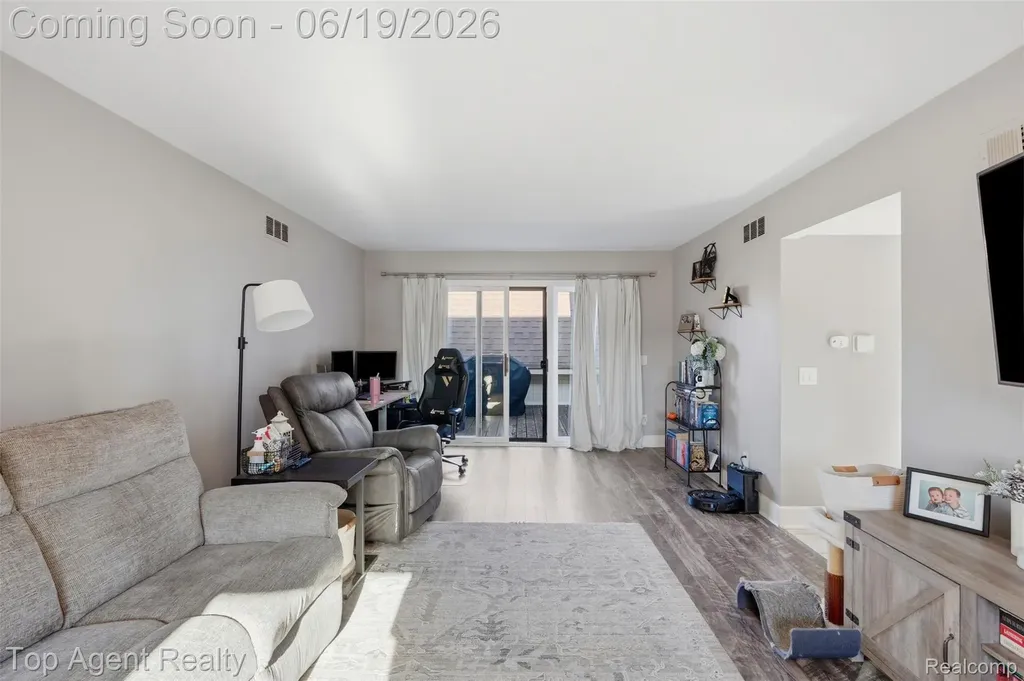 42374 Lochmoor Street Clinton Charter Township MI 48038