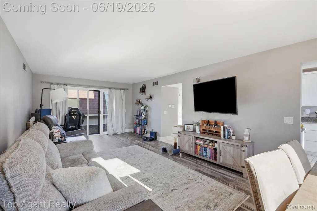 42374 Lochmoor Street Clinton Charter Township MI 48038