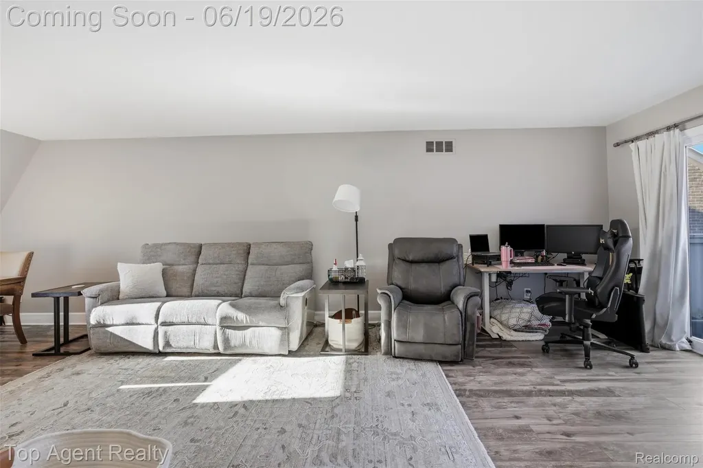 42374 Lochmoor Street Clinton Charter Township MI 48038