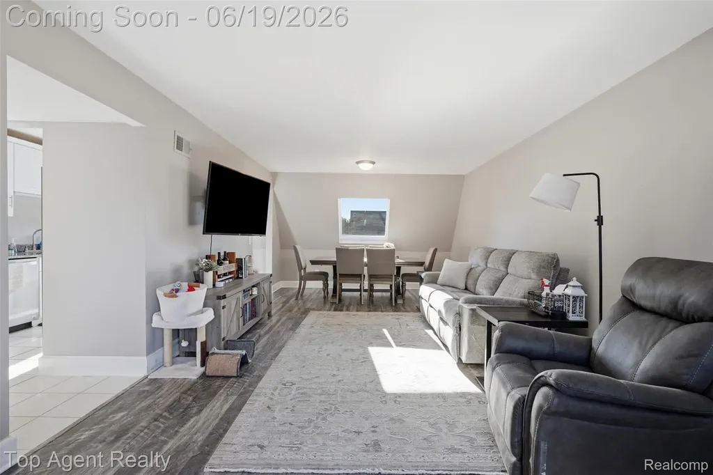 42374 Lochmoor Street Clinton Charter Township MI 48038