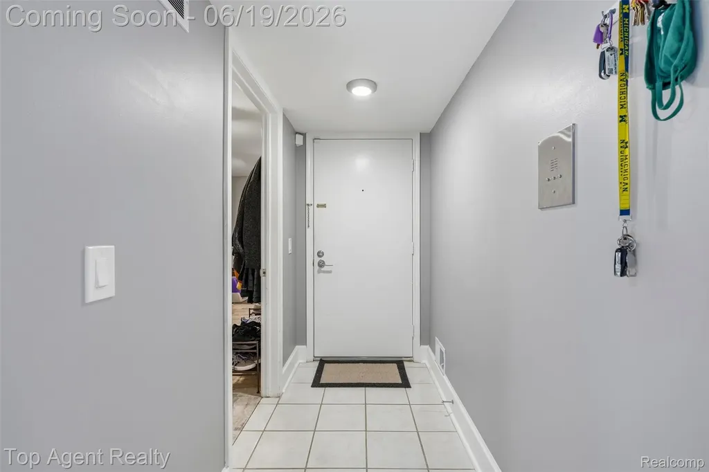 42374 Lochmoor Street Clinton Charter Township MI 48038