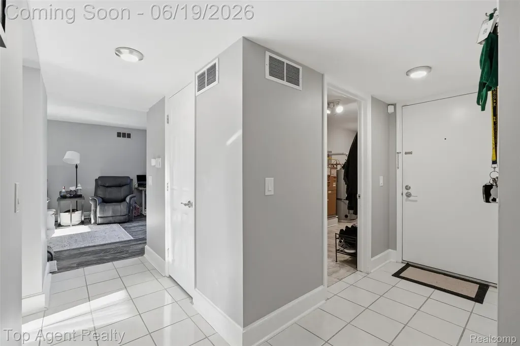 42374 Lochmoor Street Clinton Charter Township MI 48038