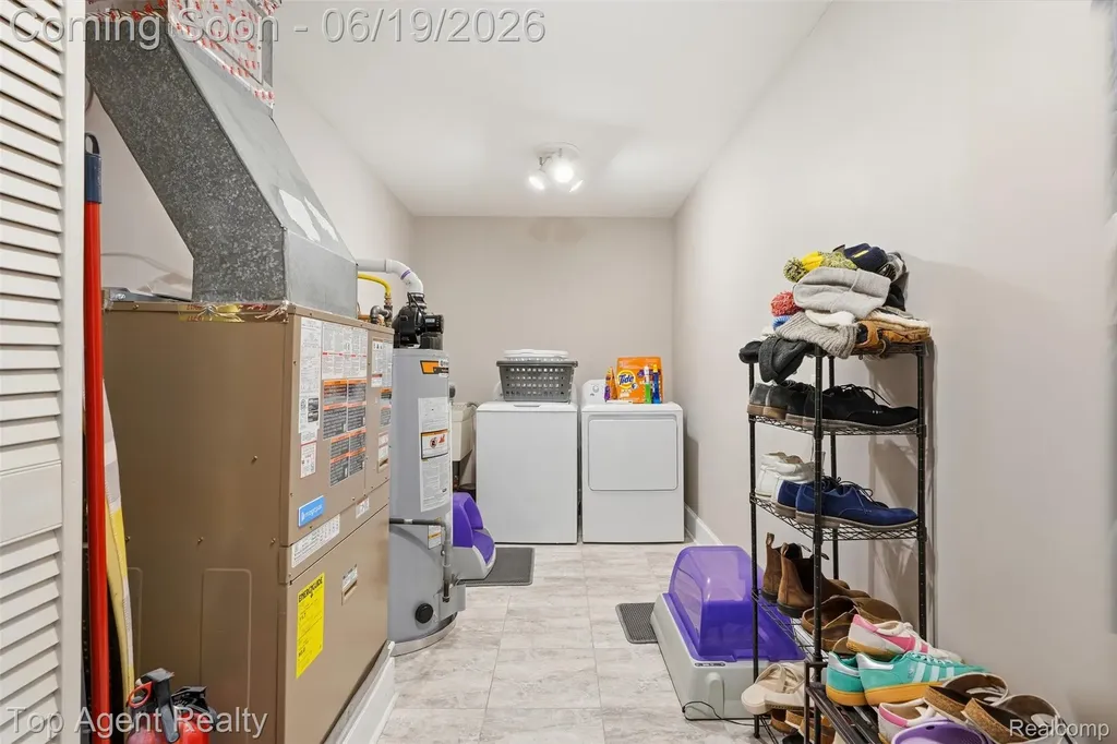 42374 Lochmoor Street Clinton Charter Township MI 48038