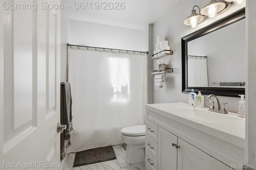 42374 Lochmoor Street Clinton Charter Township MI 48038