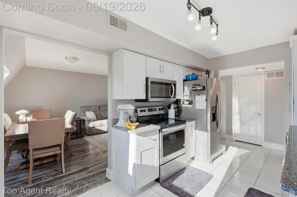 42374 Lochmoor Street Clinton Charter Township MI 48038