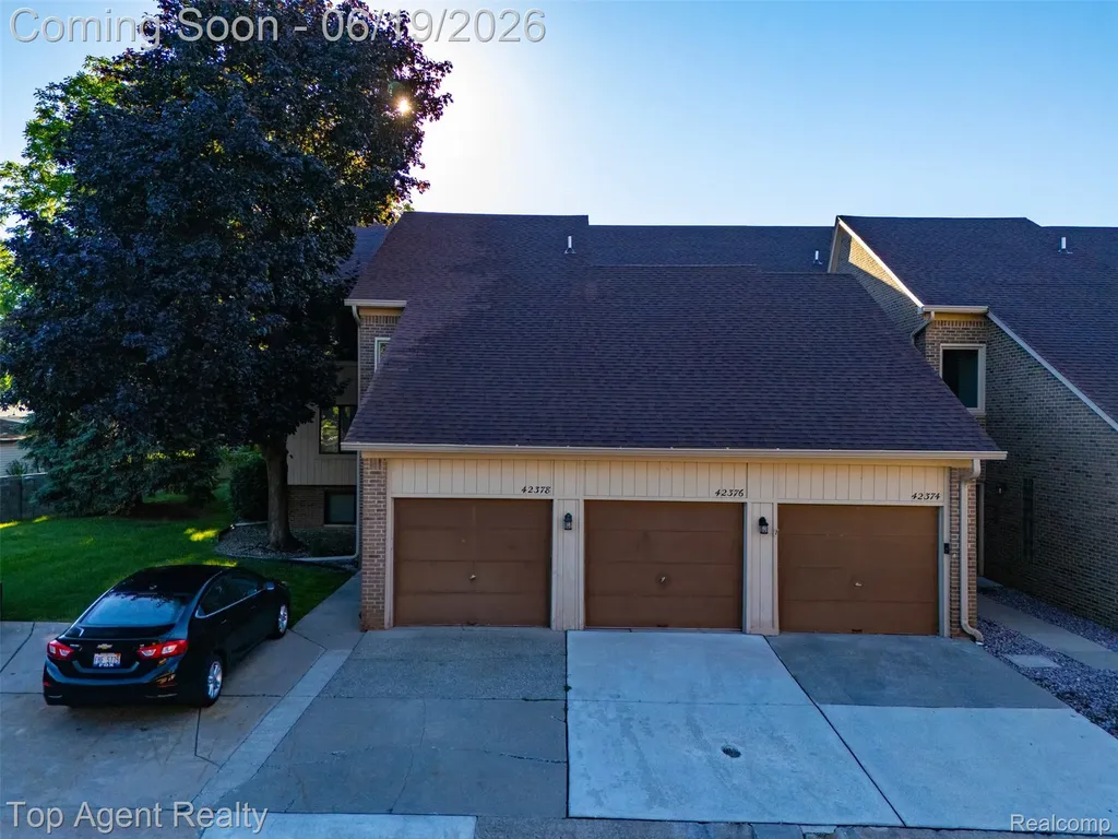 42374 Lochmoor Street Clinton Charter Township MI 48038