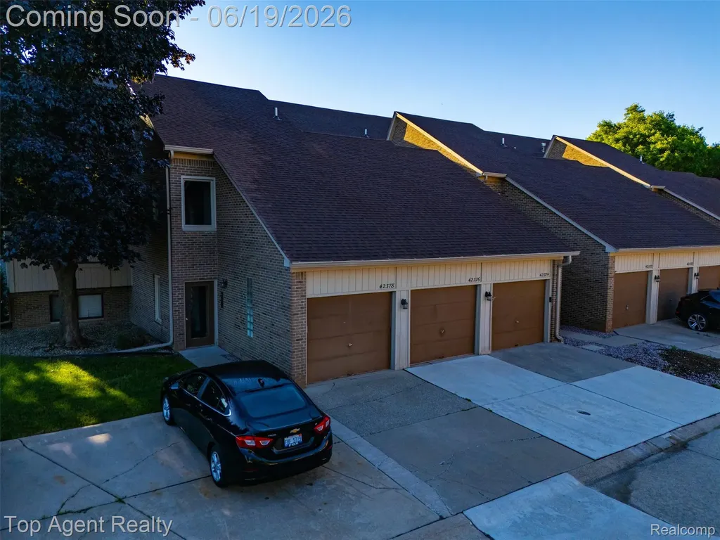 42374 Lochmoor Street Clinton Charter Township MI 48038