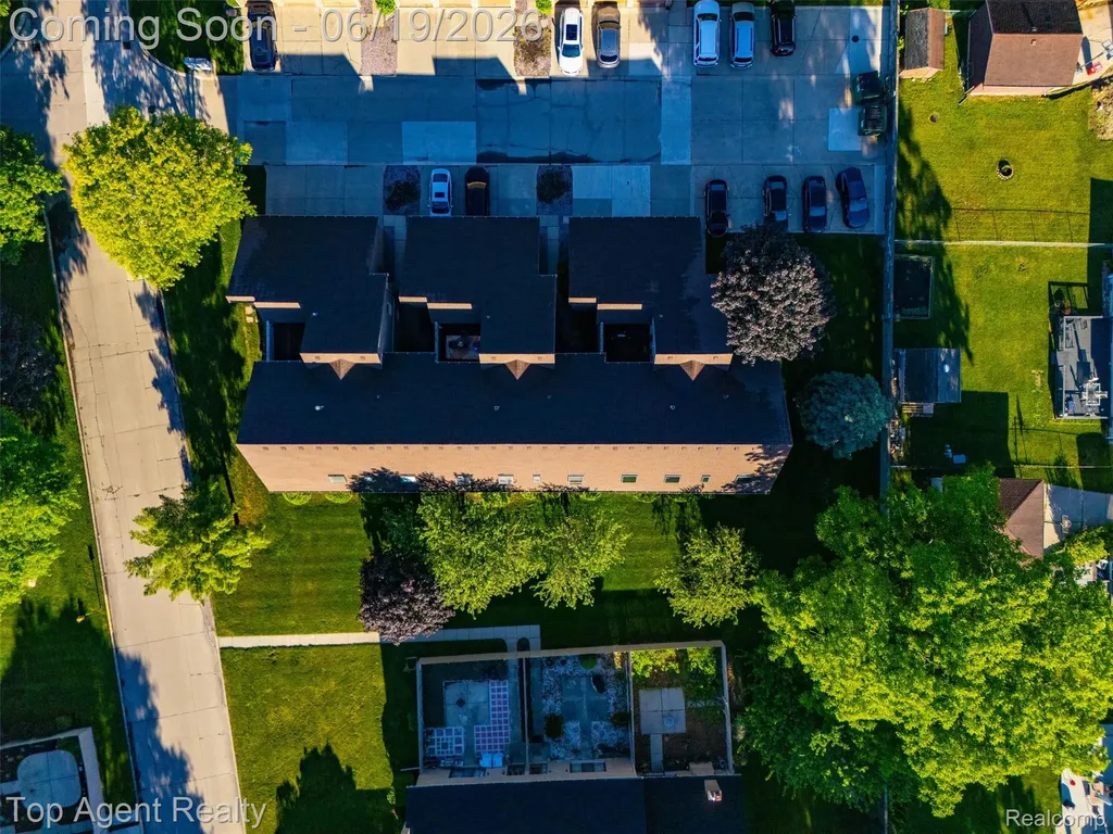 42374 Lochmoor Street Clinton Charter Township MI 48038
