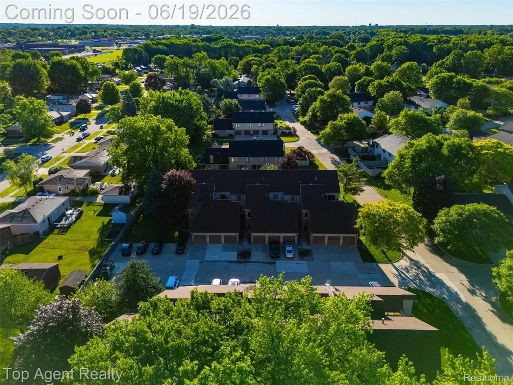 42374 Lochmoor Street Clinton Charter Township MI 48038