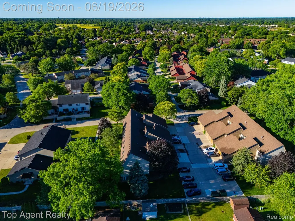 42374 Lochmoor Street Clinton Charter Township MI 48038