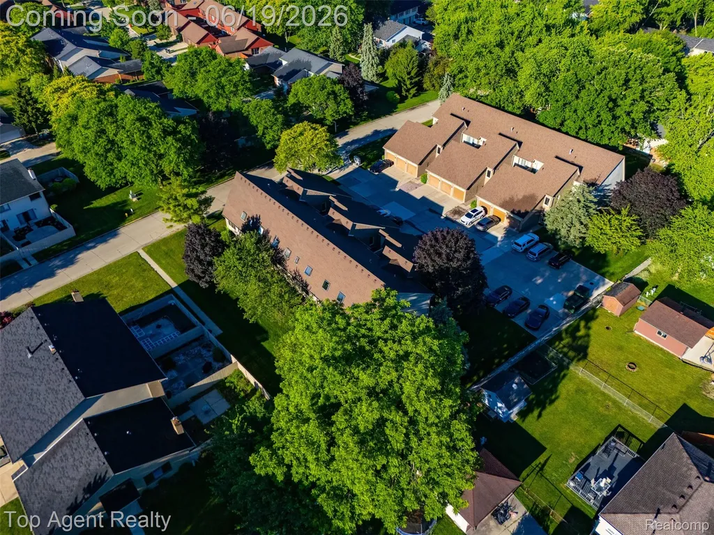 42374 Lochmoor Street Clinton Charter Township MI 48038
