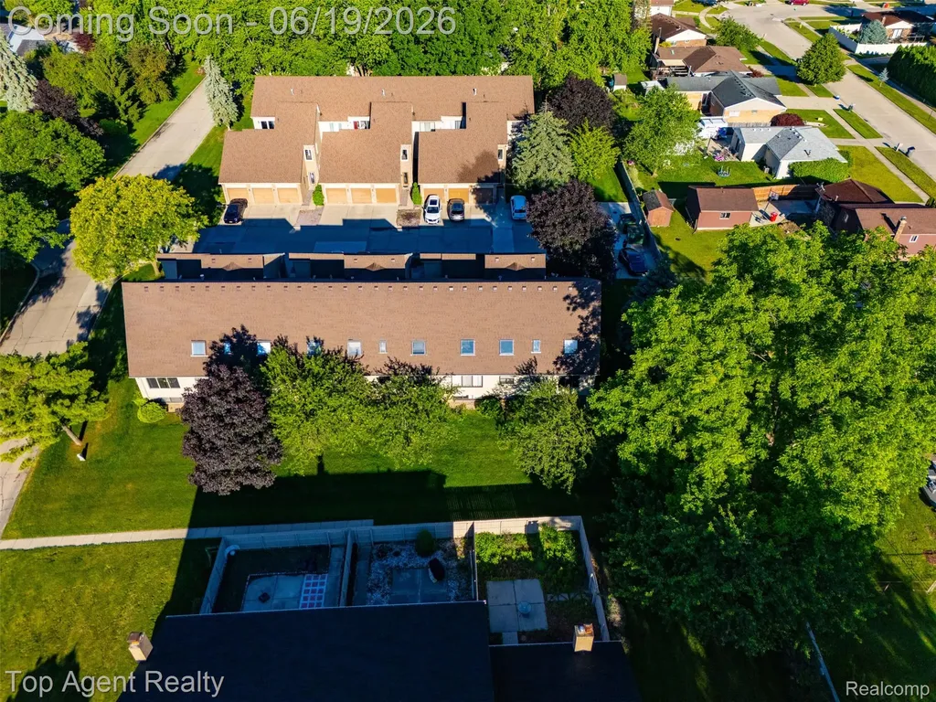 42374 Lochmoor Street Clinton Charter Township MI 48038