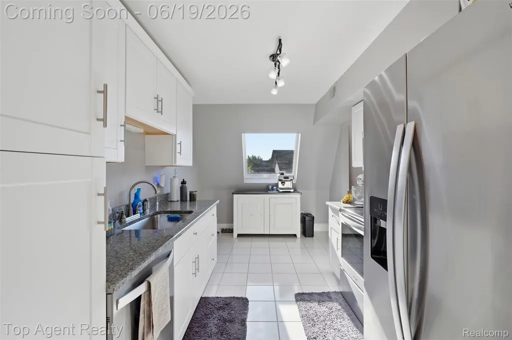 42374 Lochmoor Street Clinton Charter Township MI 48038