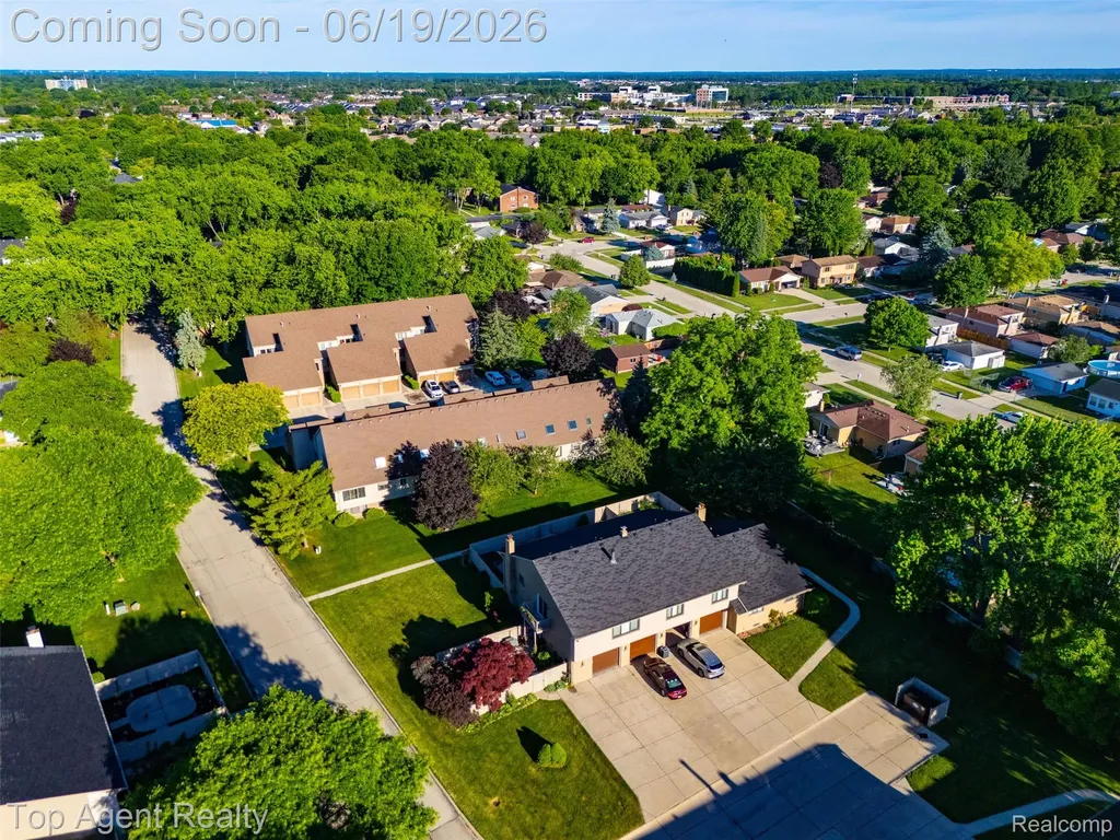 42374 Lochmoor Street Clinton Charter Township MI 48038