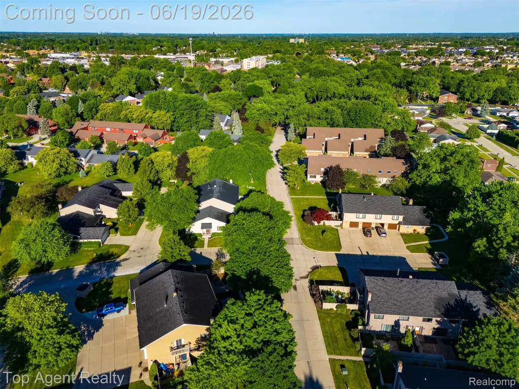 42374 Lochmoor Street Clinton Charter Township MI 48038