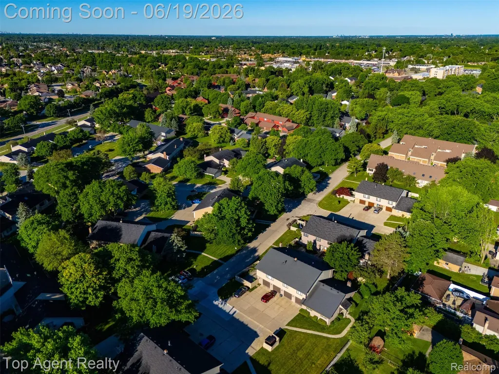 42374 Lochmoor Street Clinton Charter Township MI 48038