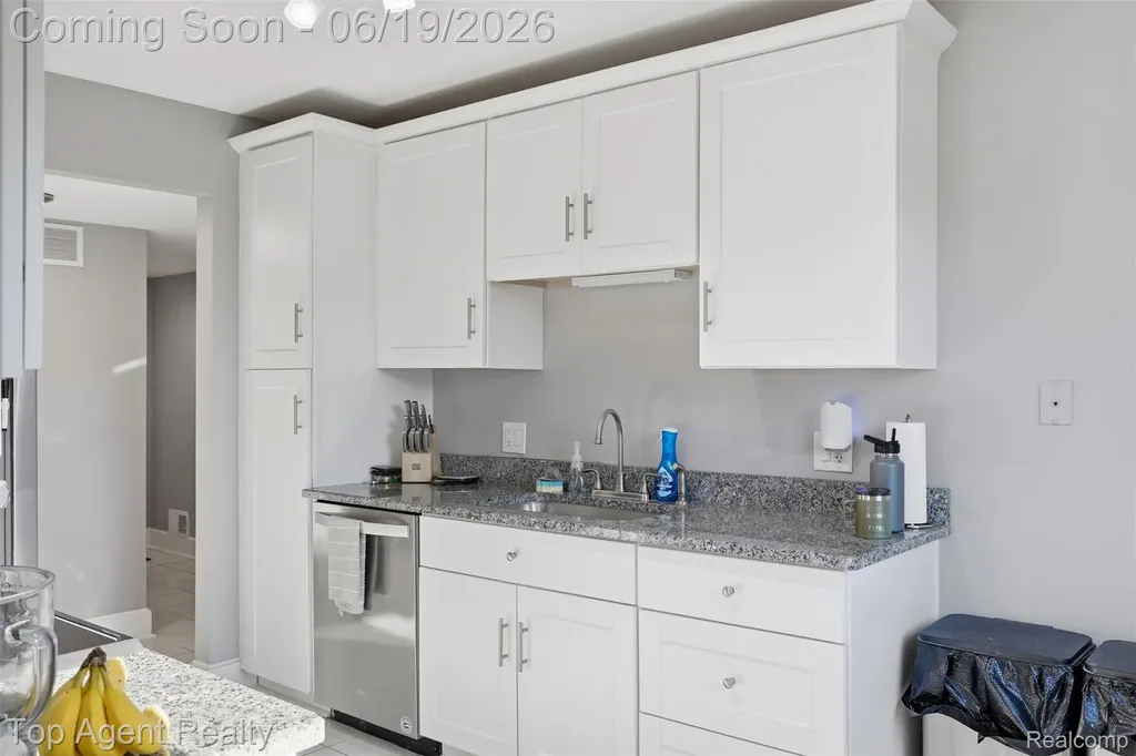 42374 Lochmoor Street Clinton Charter Township MI 48038