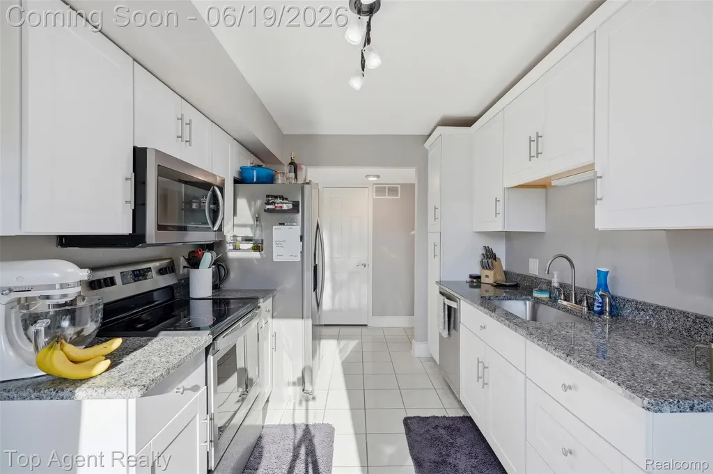 42374 Lochmoor Street Clinton Charter Township MI 48038