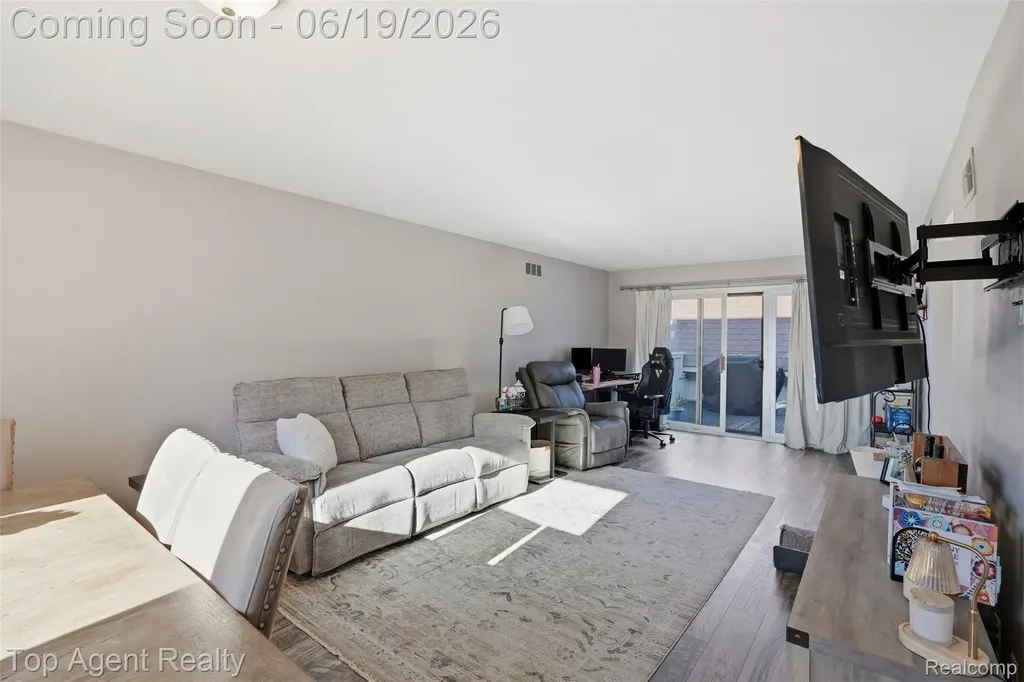 42374 Lochmoor Street Clinton Charter Township MI 48038