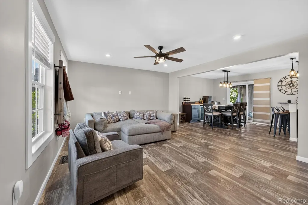 2845 Sycamore River Drive Handy Township MI 48836