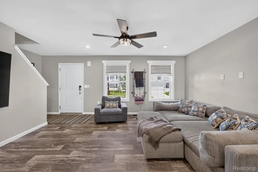 2845 Sycamore River Drive Handy Township MI 48836