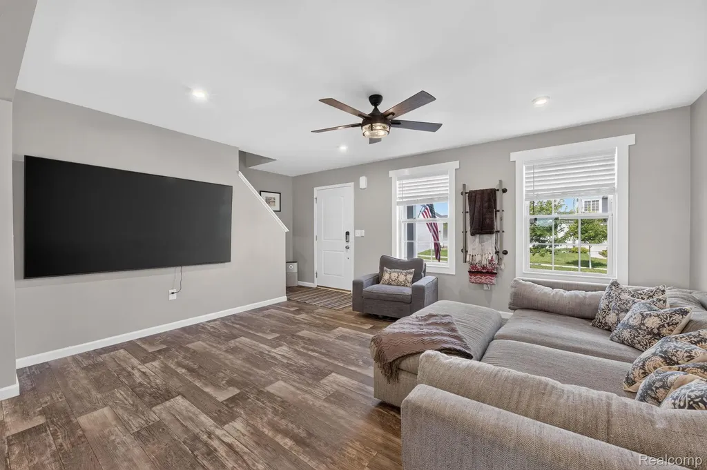 2845 Sycamore River Drive Handy Township MI 48836