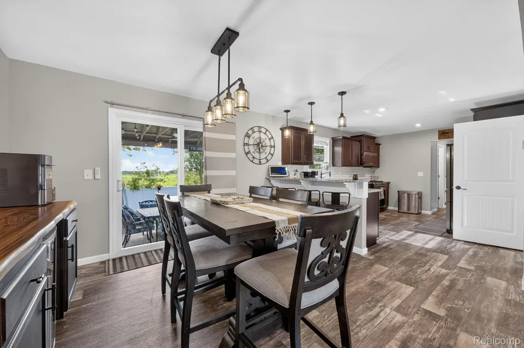 2845 Sycamore River Drive Handy Township MI 48836