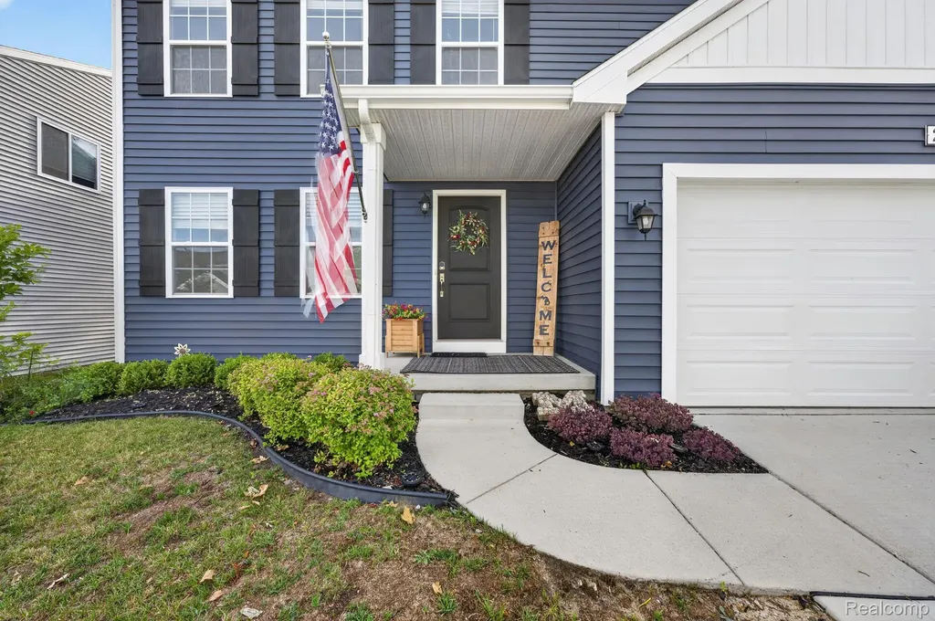 2845 Sycamore River Drive Handy Township MI 48836