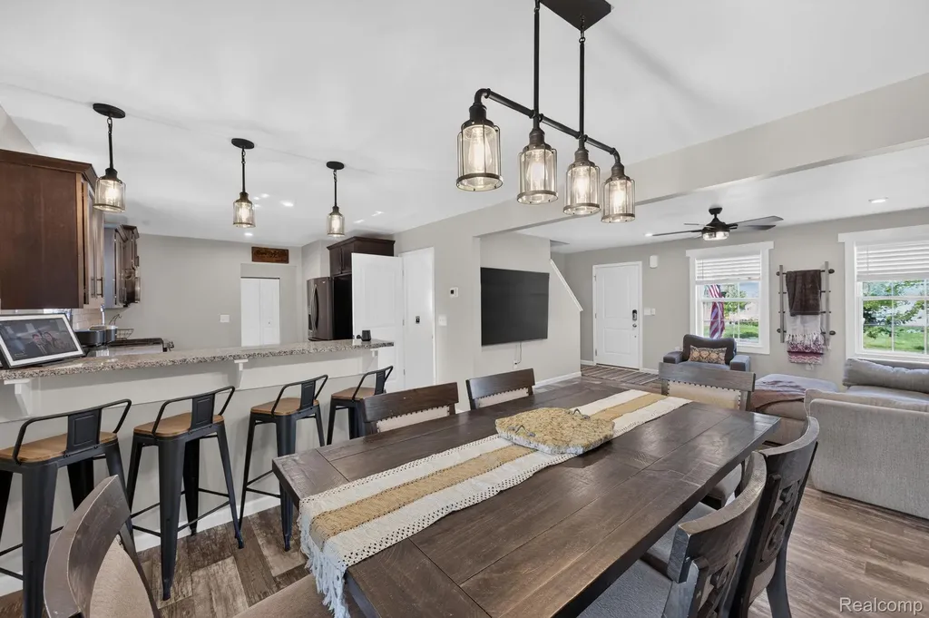 2845 Sycamore River Drive Handy Township MI 48836