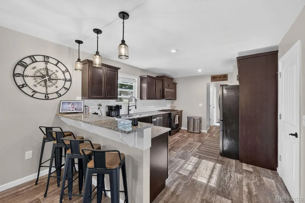 2845 Sycamore River Drive Handy Township MI 48836