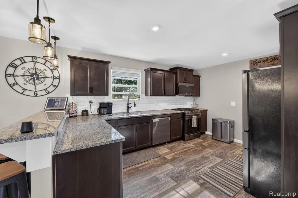 2845 Sycamore River Drive Handy Township MI 48836