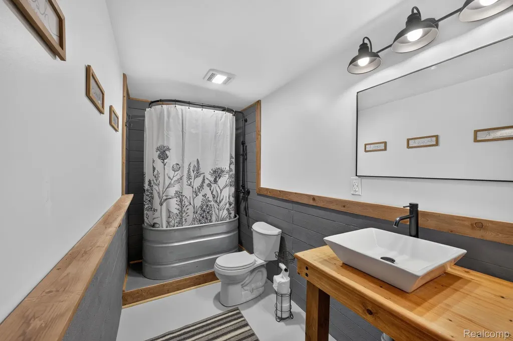 2845 Sycamore River Drive Handy Township MI 48836