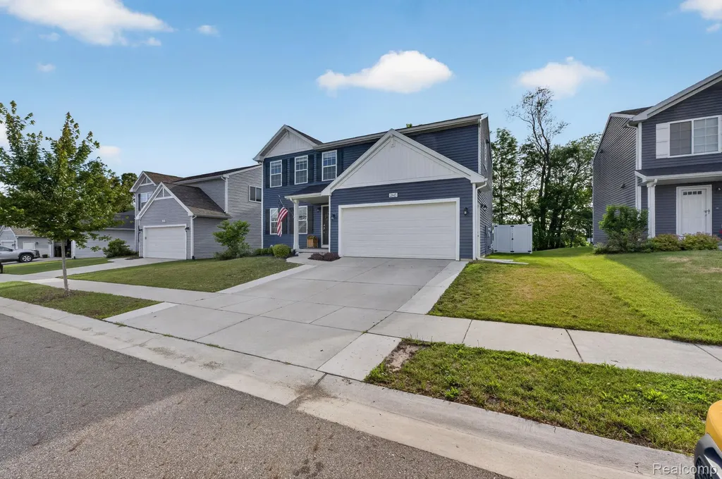 2845 Sycamore River Drive Handy Township MI 48836