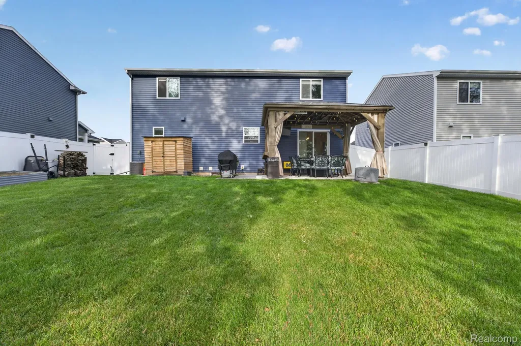 2845 Sycamore River Drive Handy Township MI 48836