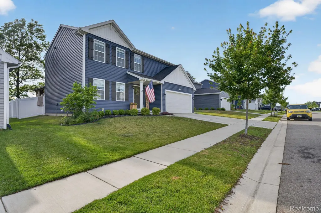 2845 Sycamore River Drive Handy Township MI 48836