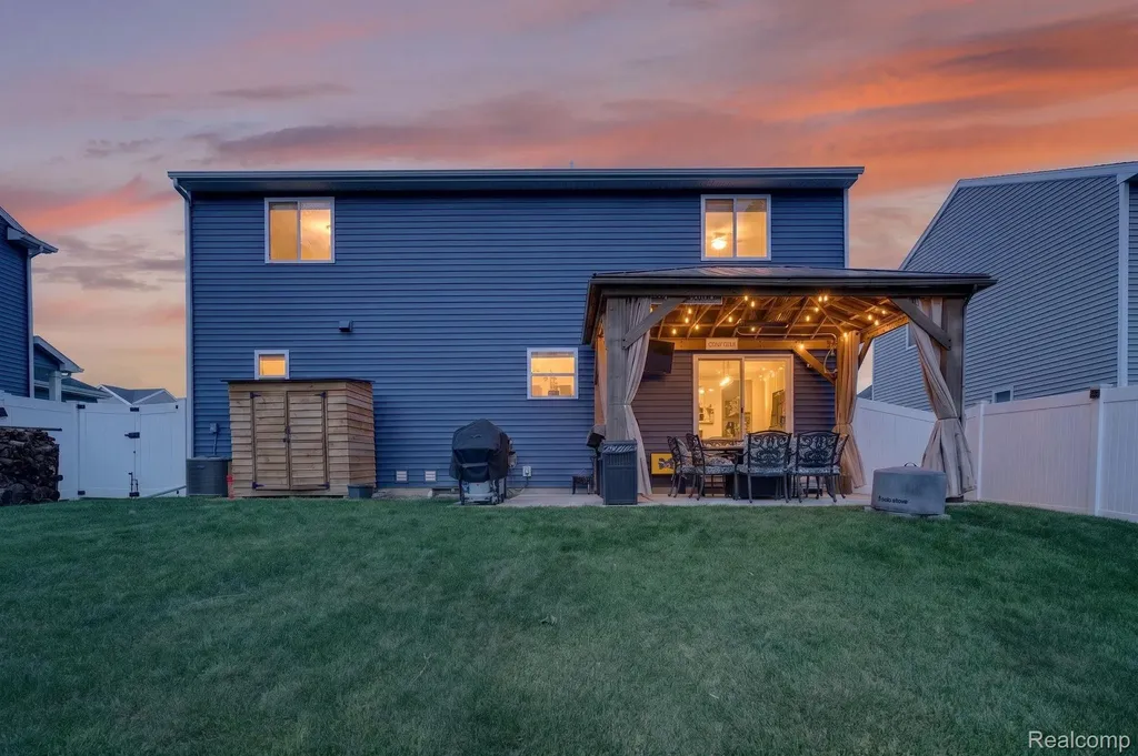 2845 Sycamore River Drive Handy Township MI 48836