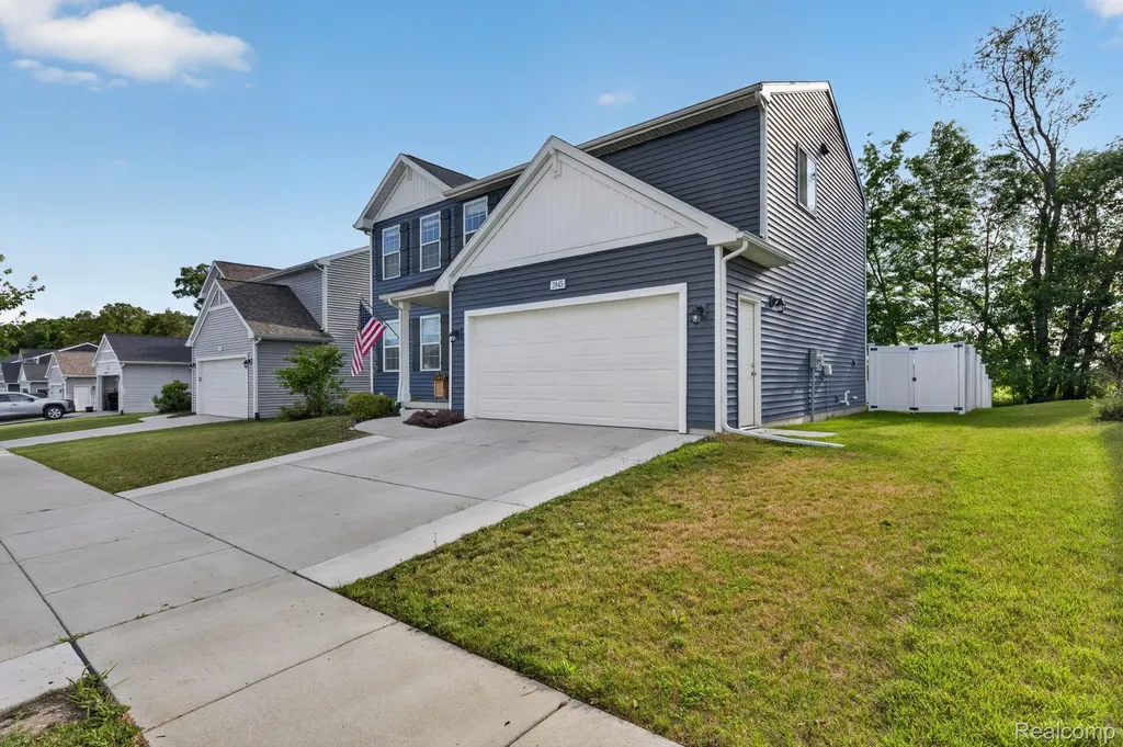 2845 Sycamore River Drive Handy Township MI 48836