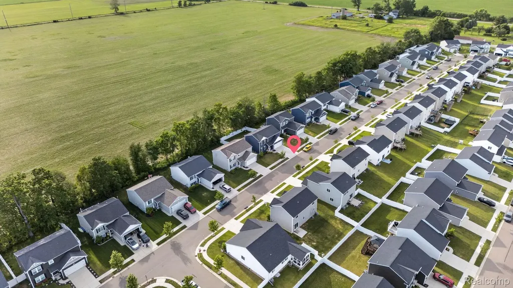 2845 Sycamore River Drive Handy Township MI 48836