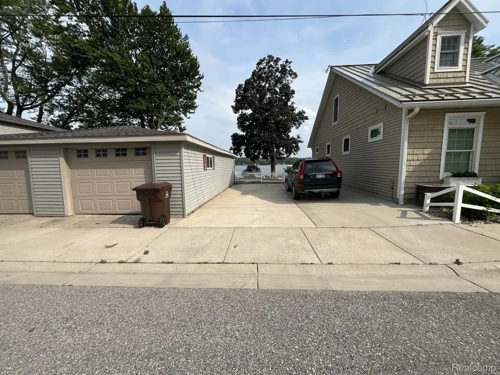 1138 Lakeview Drive Lake Odessa Village MI 48849
