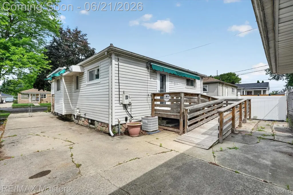 6449 Huron Street Taylor City MI 48180