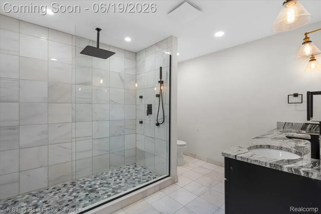 615 Lakepointe Street Grosse Pointe Park City MI 48230