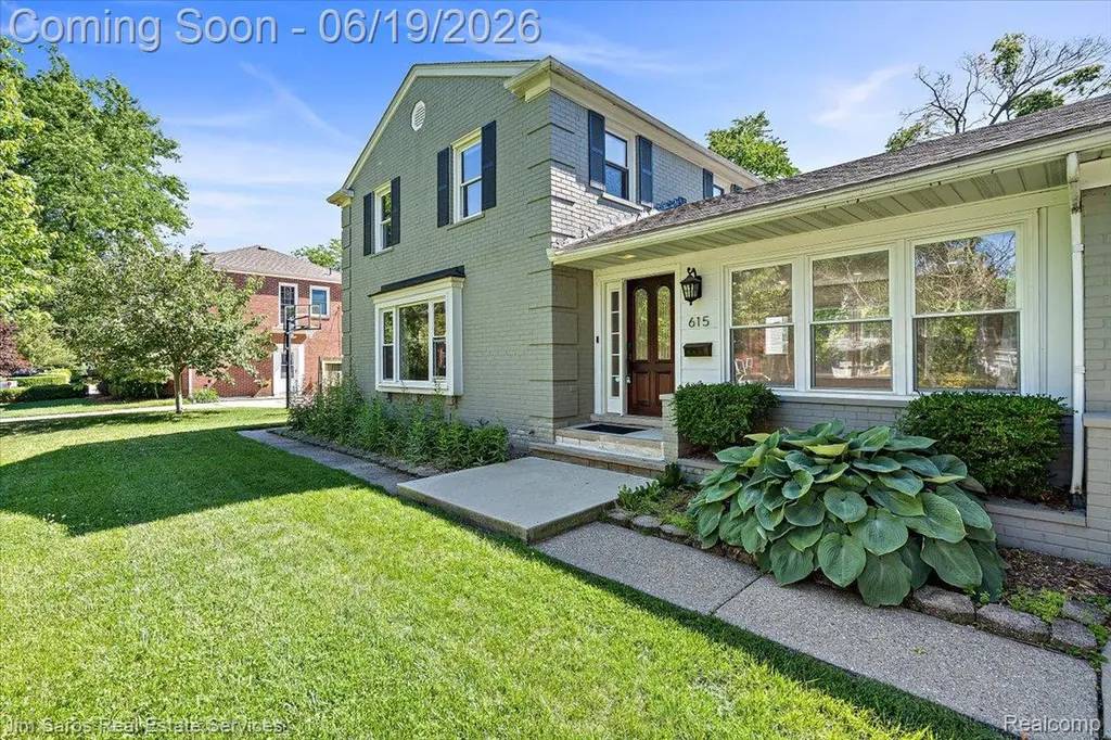 615 Lakepointe Street Grosse Pointe Park City MI 48230
