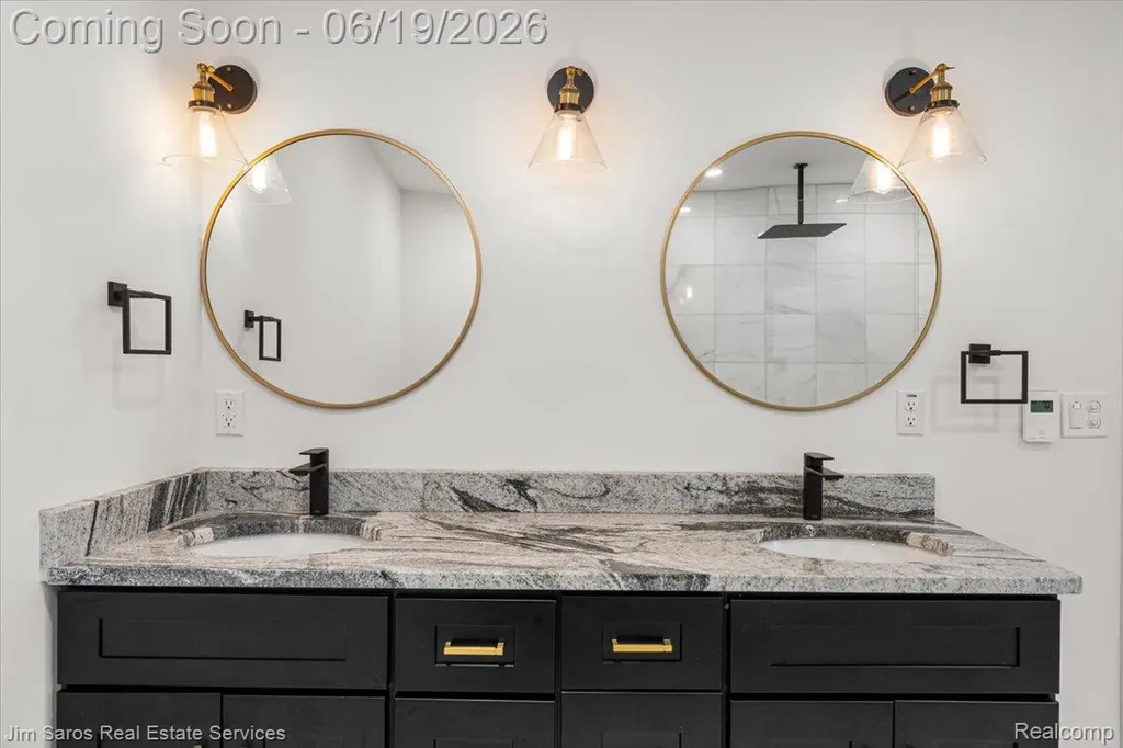 615 Lakepointe Street Grosse Pointe Park City MI 48230