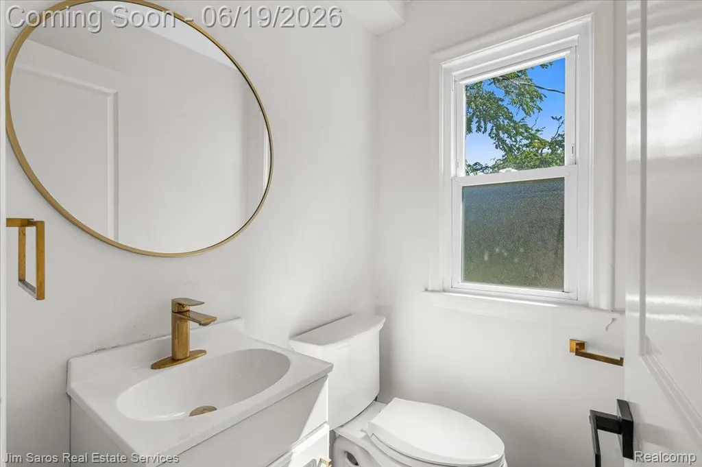 615 Lakepointe Street Grosse Pointe Park City MI 48230