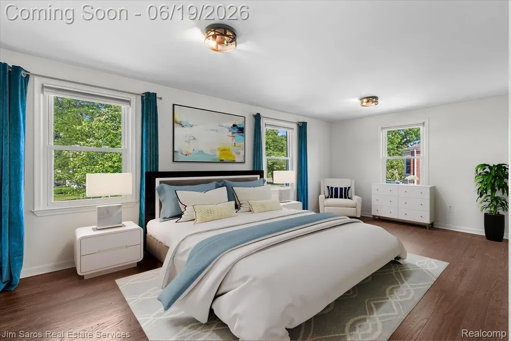 615 Lakepointe Street Grosse Pointe Park City MI 48230