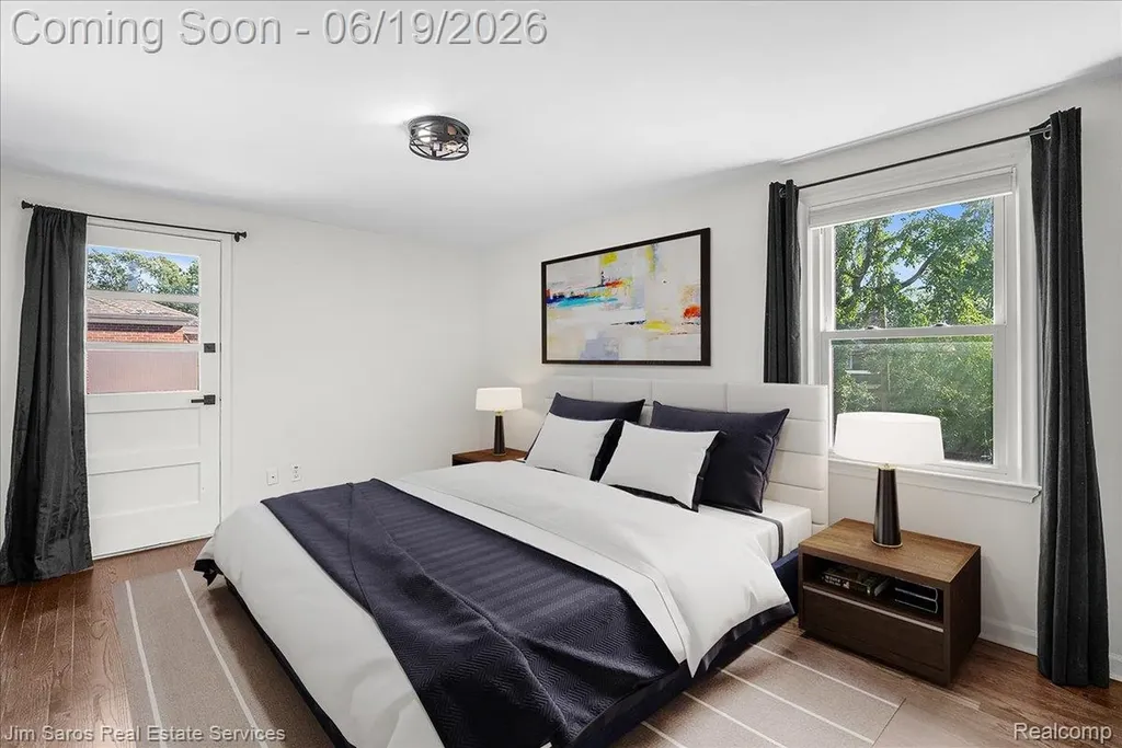 615 Lakepointe Street Grosse Pointe Park City MI 48230