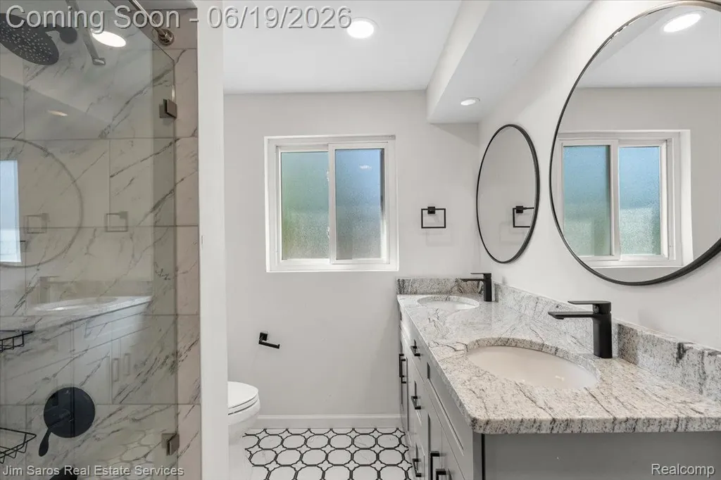 615 Lakepointe Street Grosse Pointe Park City MI 48230